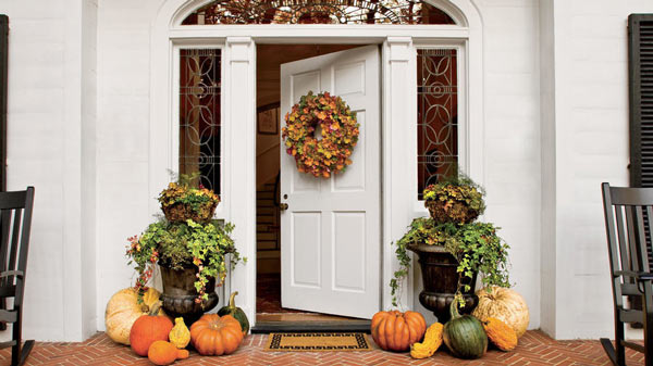 12 Best Fall Porch Decorating Ideas Featuring The Season Colors - buzz Bee