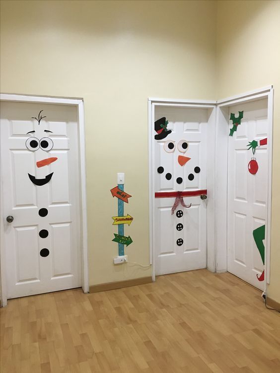 Christmas decor door snow man
